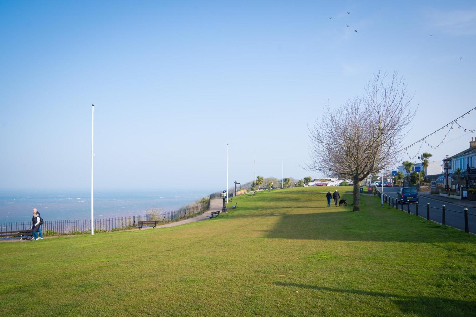Lawsons Place - Family-Friendly Apartment With Parking On Babbacombe Downs In Torquay Exterior photo